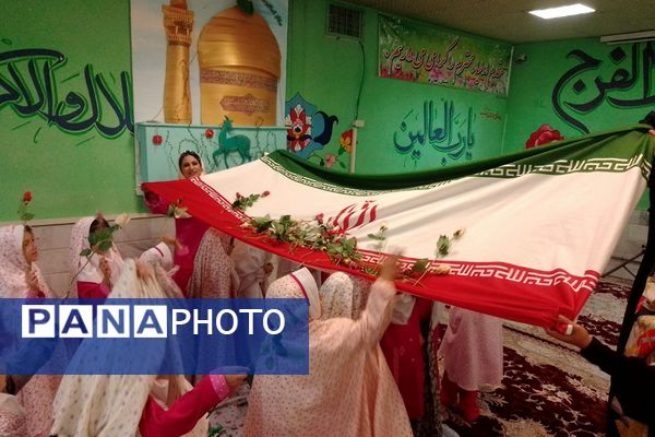 جشن قرآن در دبستان راهیان نور ناحیه 2 شهرری 