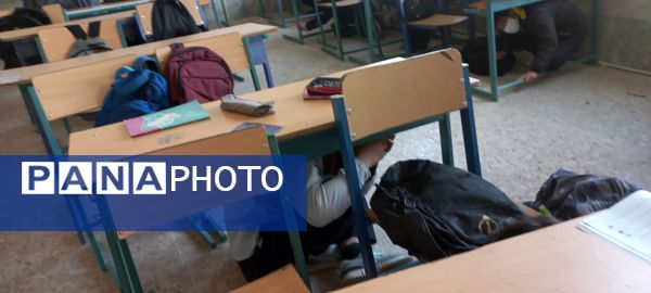 مانور زلزله در مدرسه امام خمینی (ره) منطقه بیرانوند
