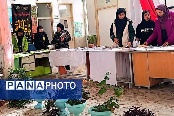 بازدید بچه‌های علاقه‌مند به کتاب دبیرستان حضرت معصومه از نمایشگاه کتاب و کتابخانه شهرستان فیروزکوه