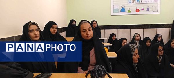 جلسه انجمن اولیا و تحویل کارنامه هشدار دبیرستان مادرمهربان خلیل آباد