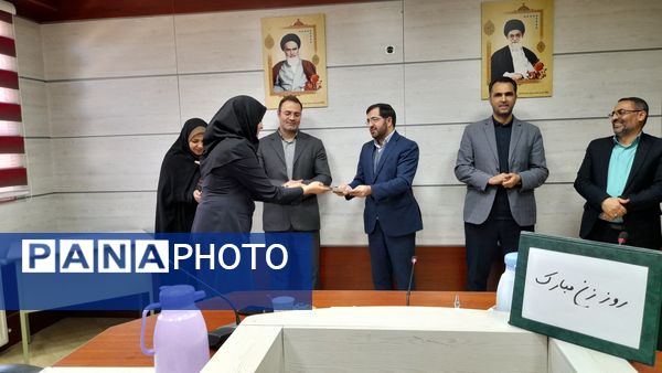 مراسم تجلیل از زحمات بانوان اداره آموزش و پرورش ملارد به مناسبت روز مادر 