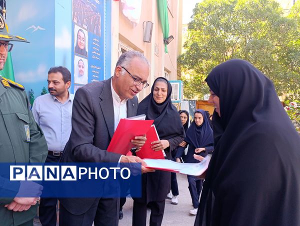 نواختن زنگ سپاس معلم در دبیرستان و دبستان میرزا جعفر سروقد