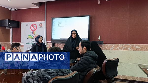 مراسم تجلیل از پژوهشگران برتر با موضوع دنیای بدون دخانیات در شهرستان رباط‌کریم