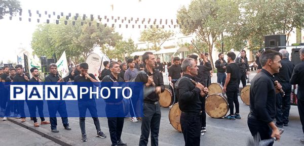 مراسم زنجیر زنی و سینه زنی به مناسبت شهادت امام رضا علیه السلام 