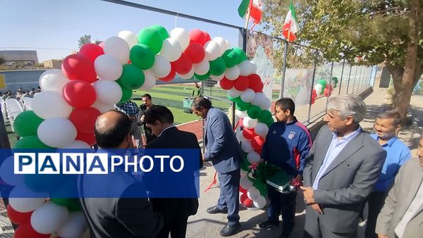 افتتاح چمن مصنوعی دبیرستان نمونه دولتی دانش کاشمر 