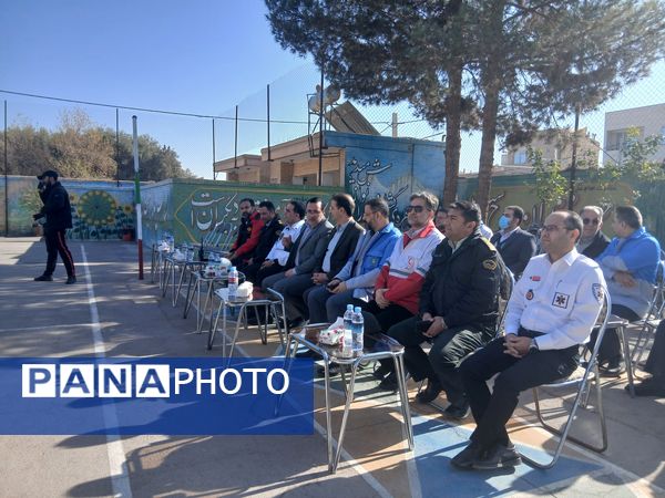 بیست‌وهفتمین مانور سراسری زلزله و ایمنی در مدرسه شهید دهقان ناحیه 2 یزد