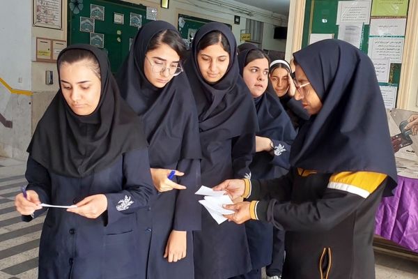  انتخابات انجمن ورزشی دبیرستان شهید محمد تقی دستغیب