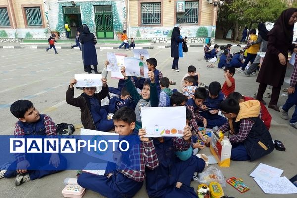 بمناسبت روز جهانی کودک برپایی جشنواره صبحانه سالم در دبستان پسرانه سرافراز ناحیه۷ مشهد