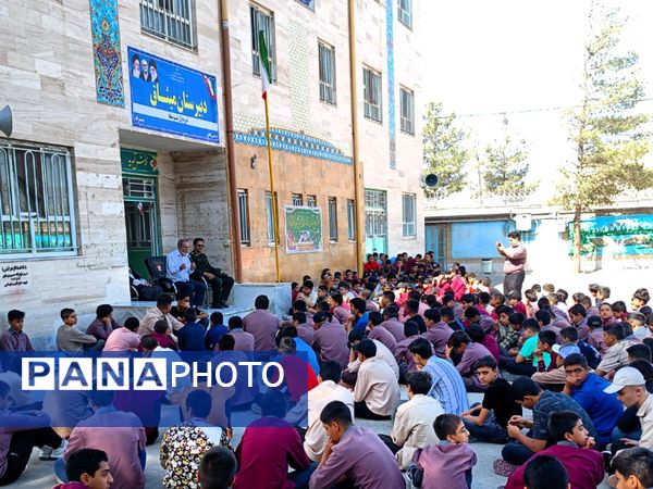 روایتی از دفاع مقدس در دل دبیرستان میثاق کاشمر