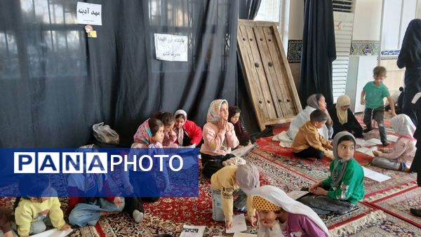 برپایی غرفه کودک در حاشیه نماز جمعه شهرستان کاشمر