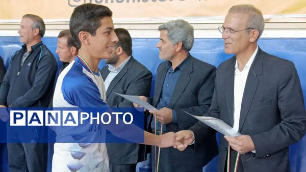 اختتامیه پرشور مسابقات فوتسال مدارس خلیل‌آباد با معرفی قهرمانان 