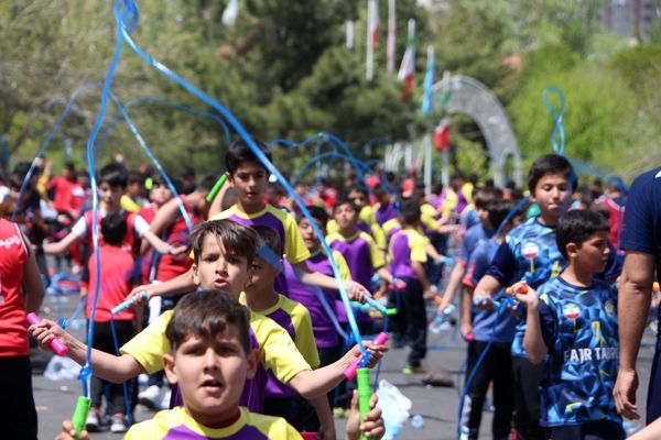 بزرگ‌ترین همایش طناب‌زنی دانش‌‌آموزی در تبریز