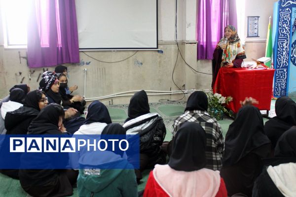 جشن و مولودی‌خوانی میلاد حضرت زهرا(س) در هنرستان آفرینش پردیس 