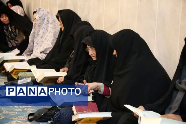 مراسم قرائت دعای ام داوود در امامزاده سید عباس بن موسی (ع) در بجنورد 