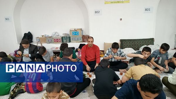حضور پرشور دانش‌آموزان خلیل آبادی در مراسم معنوی اعتکاف