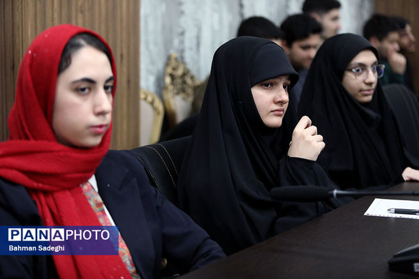 نشست صمیمی وزیر آموزش و پرورش با مدال آوران المپیادهای علمی