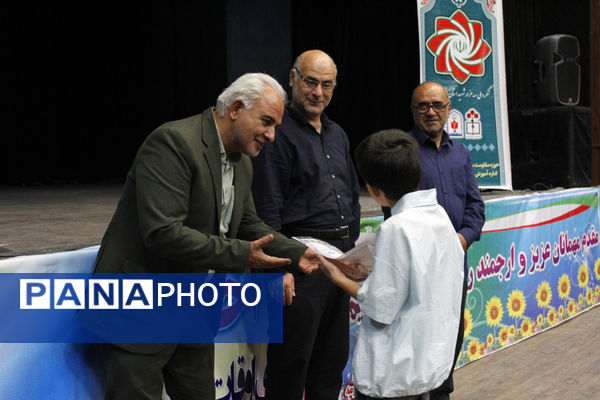 اختتامیه کلاس‌های تابستانی و تقدیر از برگزیدگان فرهنگی و قرآنی در گرمه