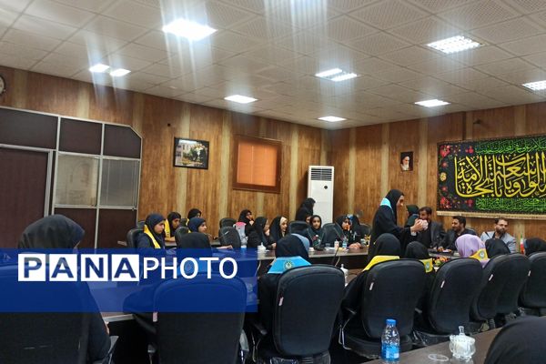 نشست صمیمی قائم‌مقام سازمان دانش‌آموزی کشور با رؤسای شورای دانش‌آموزی شیراز