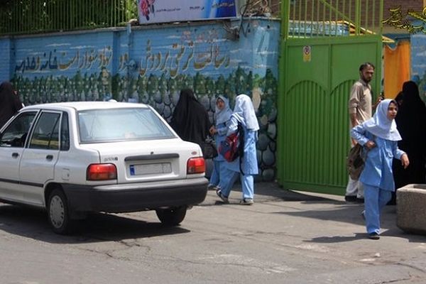 کمبود سرویس مدرسه، تحصیل کودکان روستایی را با چالش‌های جدی مواجه کرده است