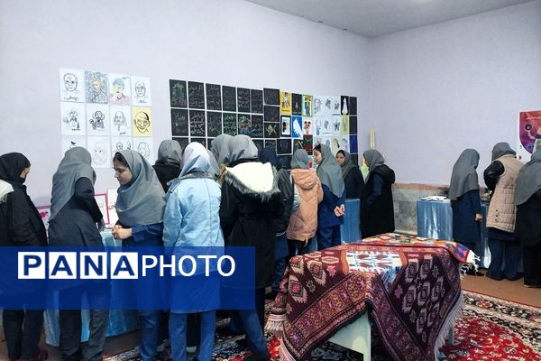 برگزاری نمایشگاه هفته هنرهای مدرسه (ماها) در آموزشگاه نمونه دولتی فدک فاروج