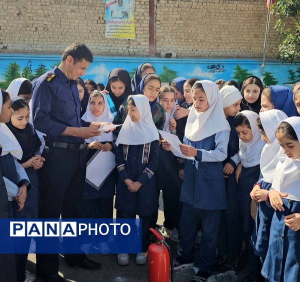 بزرگداشت روز آتش‌نشان در مدرسه شهید خاقانی شهرستان شیروان