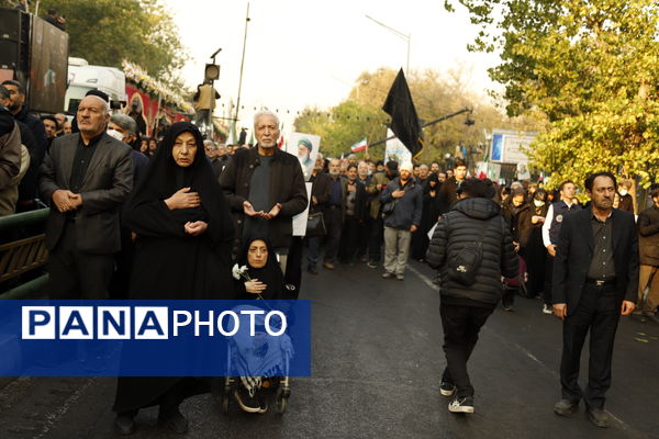 وداع باشکوه مردم با شهدای گمنام در قلب پایتخت