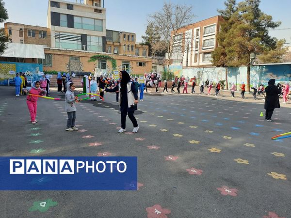 المپیاد ورزشی درون مدرسه‌ای در دبستان دخترانه نوفل لوشاتو ناحیه سه مشهد مقدس