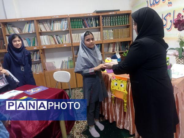 گرامیداشت هفته کتاب و کتابخوانی در مدرسه مهندس رحمانی فرد ناحیه یک مشهد 