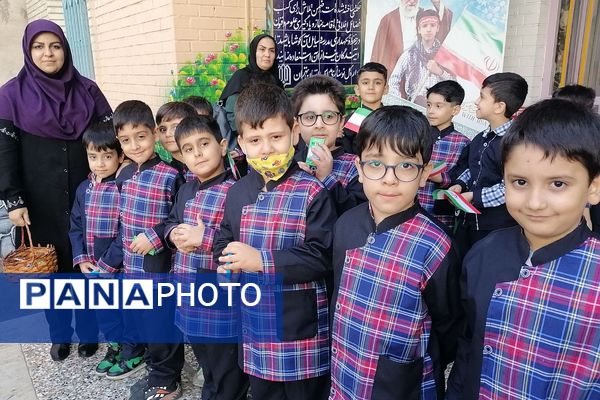 اجتماع عظیم دانش آموزان ناحیه دو شهرری به مناسبت یوم الله ۱۳ آبان در میدان نماز