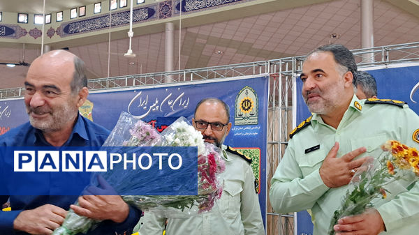 میز خدمت فرماندهی انتظامی استان مرکزی؛ پل ارتباطی بین مردم و پلیس در هفته انتظامی