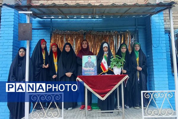 برگزاری همایش وطن‌یار در توحید یک؛ ادای احترام دانش‌آموزان به شهدای جنگ ۱۲روزه با حضور مادر «پسر آسمانی» عرشیان افشارمند در شهرستان قدس