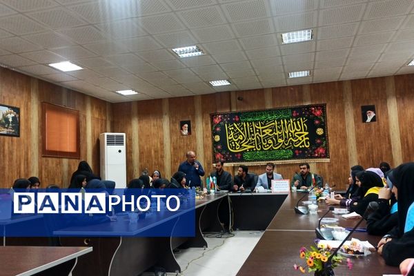 نشست صمیمی قائم‌مقام سازمان دانش‌آموزی کشور با رؤسای شورای دانش‌آموزی شیراز