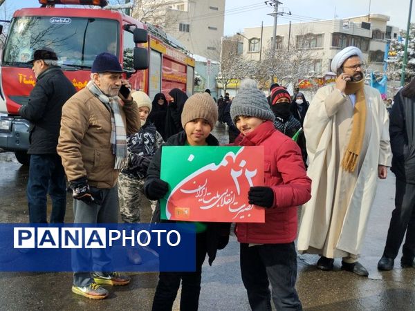 مردم مشهد در ۲۲ بهمن حماسه‌ای دیگر آفریدند