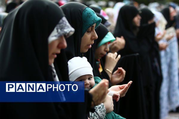 اقامه نماز عید فطر به امامت رهبر انقلاب اسلامی