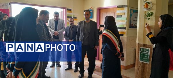 افتتاحیه نمایشگاه پژوهشی و فناورانه دبیران و دانش‌آموزان شهرستان ملارد در دبیرستان فرزانگان استعداد درخشان