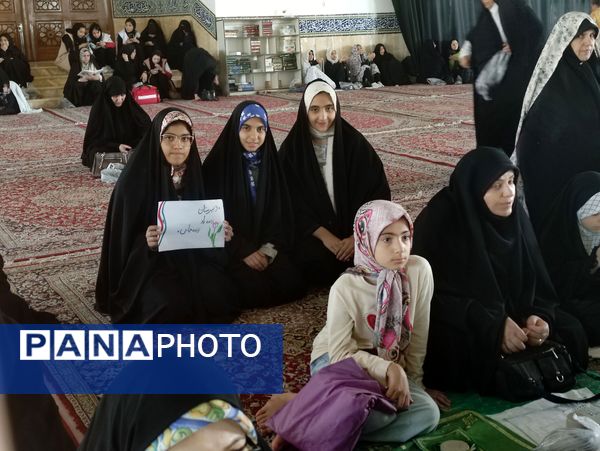 شرکت دانش آموزان دبیرستان مرحوم  حاج محمود زنده جانی در نماز جمعه