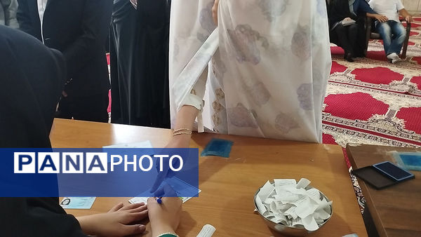 حضور پرشور مردم ولایت‌مدار فریمان پای صندوق‌های رأی 