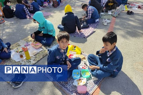 صبحانه سلامت در دبستان هیأت امنایی قرآنی مبین شهرستان شیروان