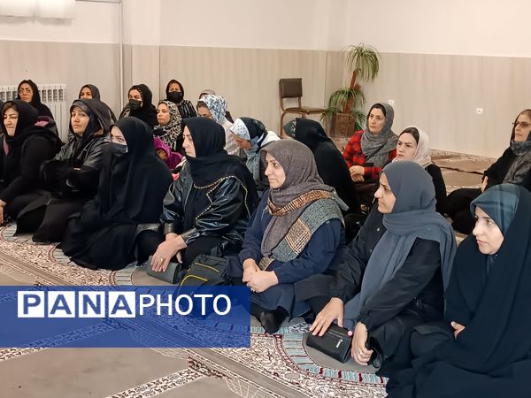 برگزاری کلاس آموزشی با محوریت هویت یابی در دبیرستان دخترانه نور اردبیل