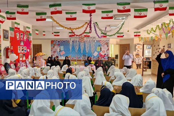 مزین کردن کلاس مدارس به نام شهدا با حضور مدیر آموزش و پرورش ناحیه دو شهرری 