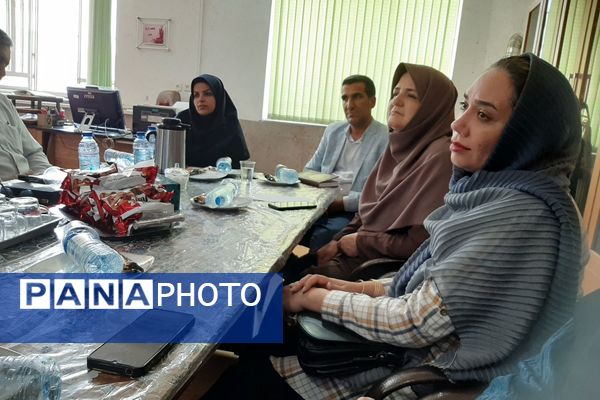 جلسه انجمن اولیا و هیات امنا در مدرسه پویش ناحیه ۳ شیراز