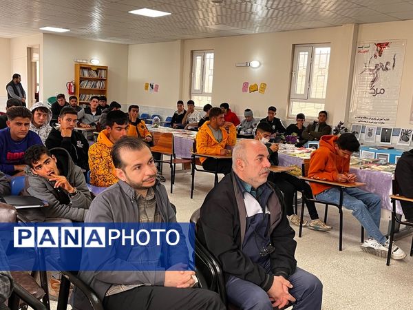 دومین نشست «قاضی در مدرسه» با حضور رئیس دادگستری درگز در هنرستان نوید