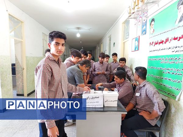 شورای دانش‌آموزی فرصت مشارکت دانش‌آموزان برای ساخت آینده بهتر