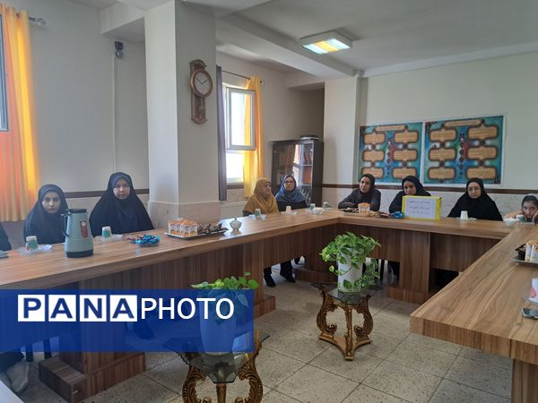 دبستان شقایق‌ها در بخش صفادشت با تجهیز و زیباسازی مدرسه به استقبال ماه مهر رفت