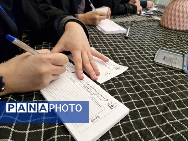 انتخابات پرچمداران حل مسئله ایران مقتدر در مدرسه شاهد شهیده سهام خیام