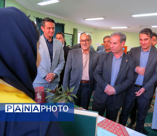 افتتاح نمایشگاه کتاب به‌مناسبت هفته کتاب و کتاب‌خوانی 