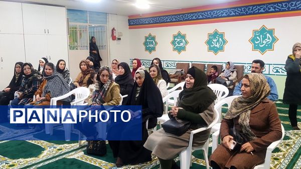 جلسه آموزش خانواده با موضوع فضای مجازی در دبستان پنجم مهر