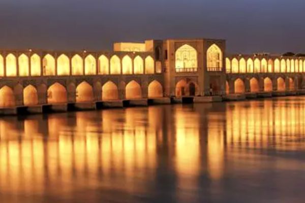 زاینده‌رود؛ رودی که در هر موجش تاریخ و آرزوی نصف جهان جاری است