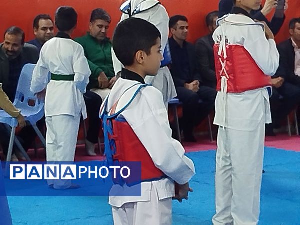 مراسم تجلیل قهرمانان تکواندوی استان خراسان رضوی از باشگاه دلاوران در کاشمر