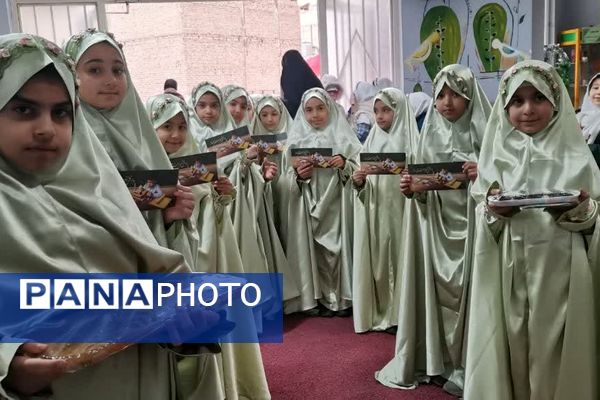 پرچم متبرک امام حسین(ع) میهمان دانش‌آموزان مدرسه زنده‌یاد قمصری